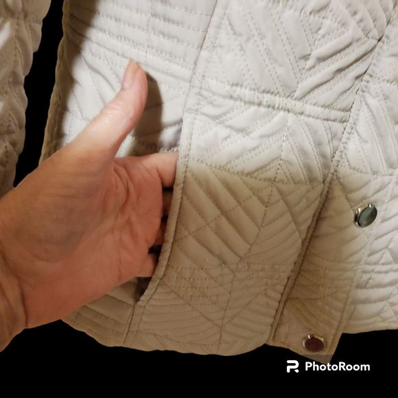 Weatherproof Quilted Barn Jacket and Free Bag - Picture 6 of 9